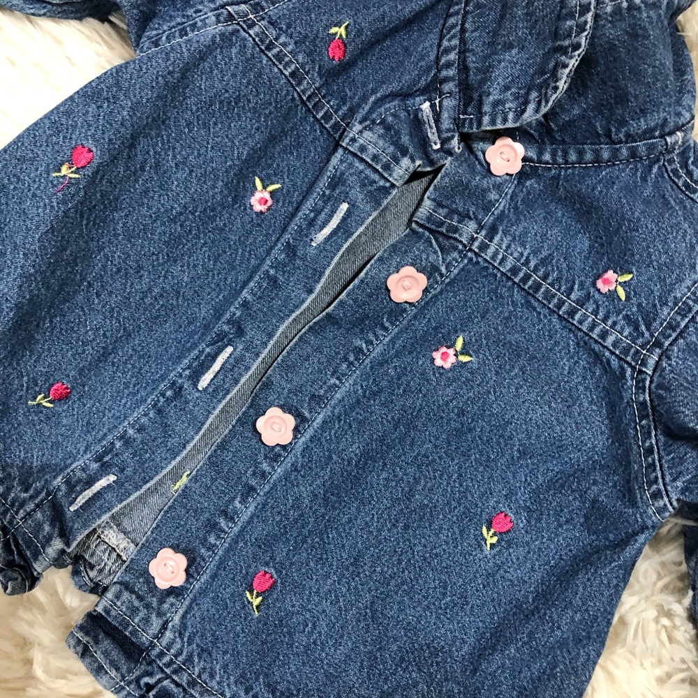 Infant Jean jacket 24 M w pink flower buttons and design throughout. Adorable🥰